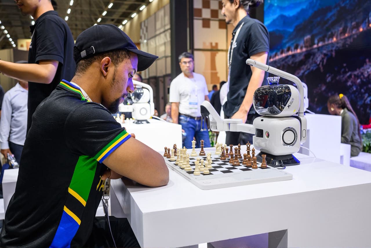 A different kind of opponent: a chess robot at the venue.